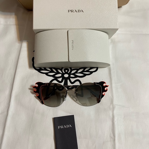 😎 Prada women sunglasses😎 Authentic 💯very nice - Picture 8 of 8